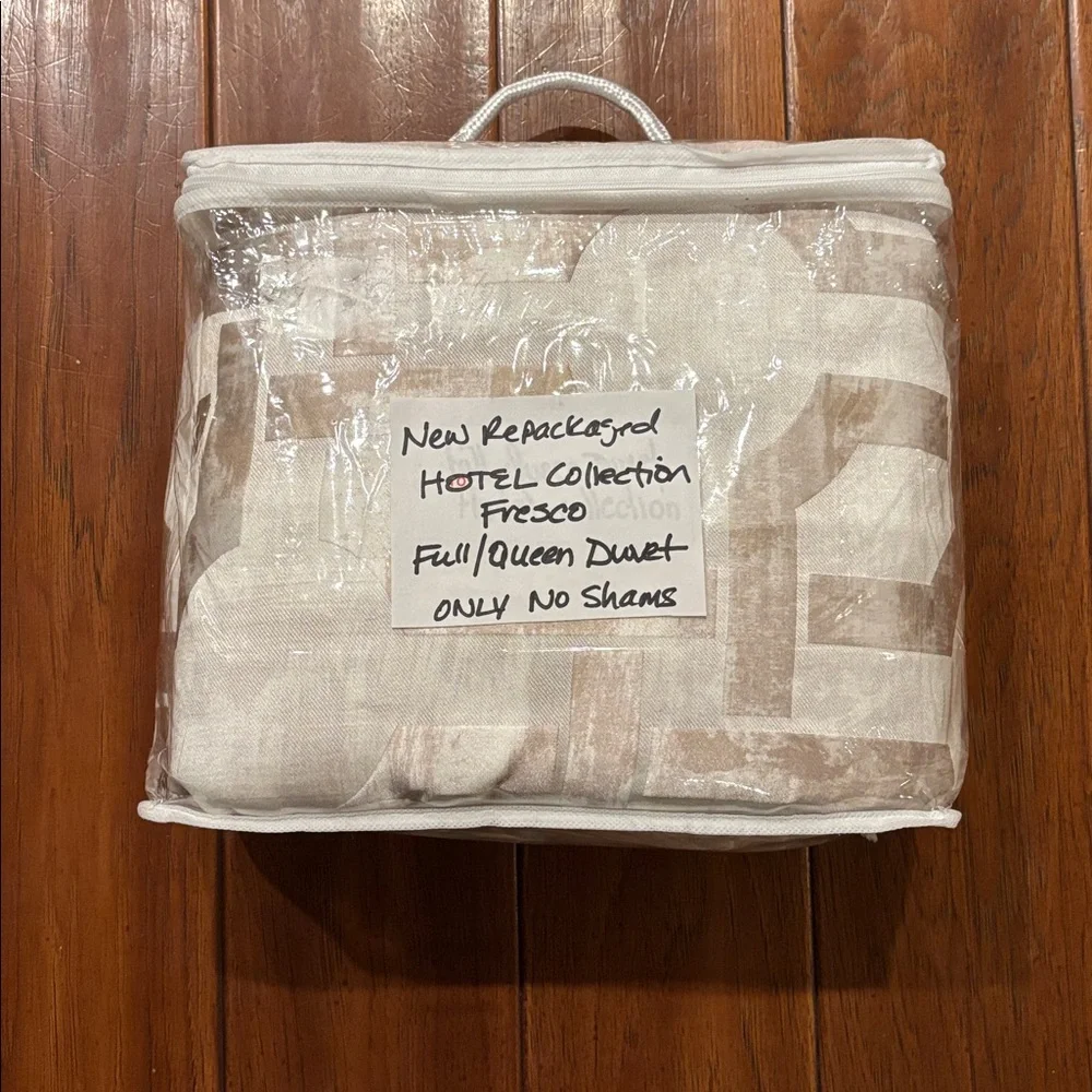 NWOT Hotel Collection Fresco Duvet Cover
